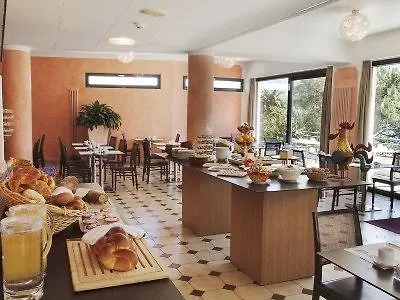 吉拉尼奥拉克酒店 3* Muralto